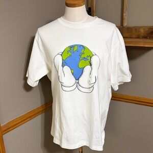 Kaws X Uniqlo UT graphic  peace for all white tee shirt size large